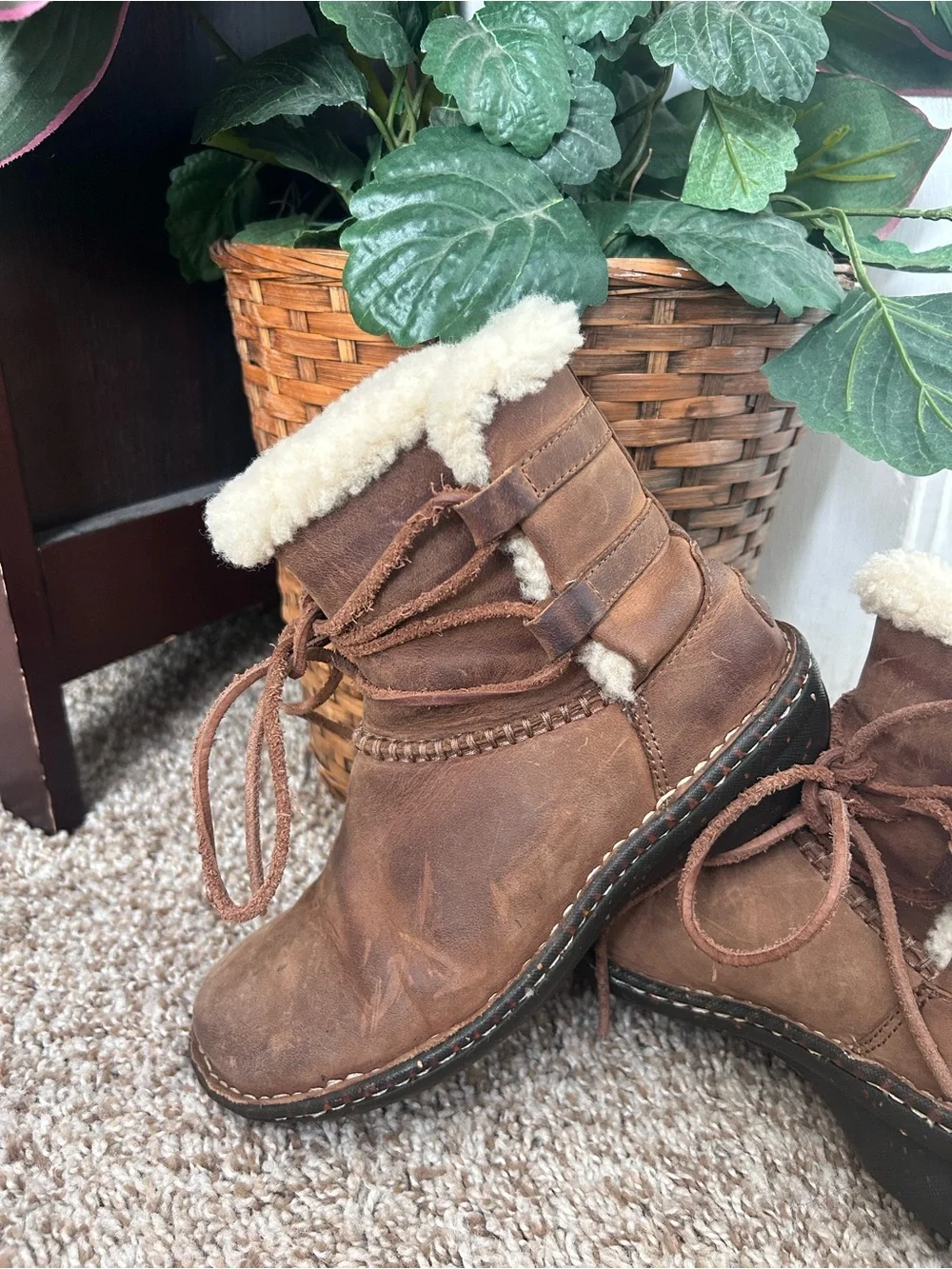 UGG girls Brown Shearling-Lined Lace-Up Winter Boot